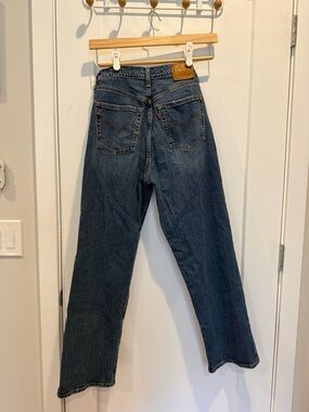 Levi's Ribcage Straight Ankle Leg Jeans in Dark Blue Denim